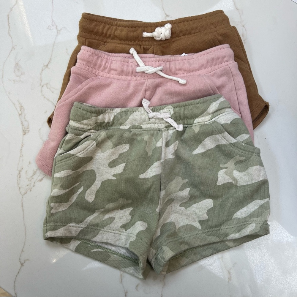 Bundle of 3 pairs of Old Navy drawstring girls 2T shorts in great condition